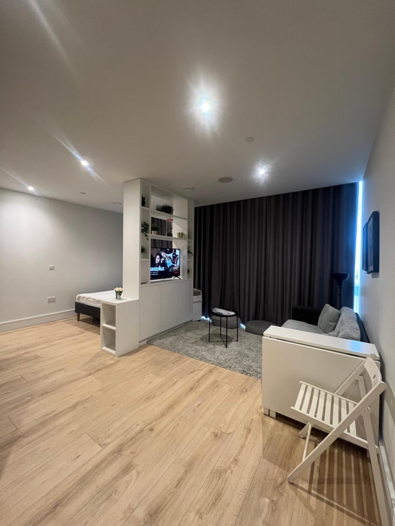 London Heathrow Airport Apartment Voyager House Terminal 12345 - Ev Electric And Parking Available Ґіллінґдон Екстер'єр фото