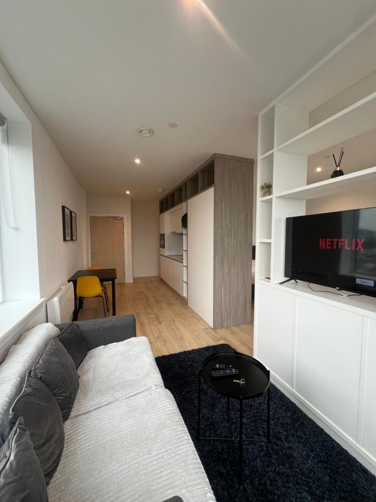 London Heathrow Airport Apartment Voyager House Terminal 12345 - Ev Electric And Parking Available Ґіллінґдон Екстер'єр фото