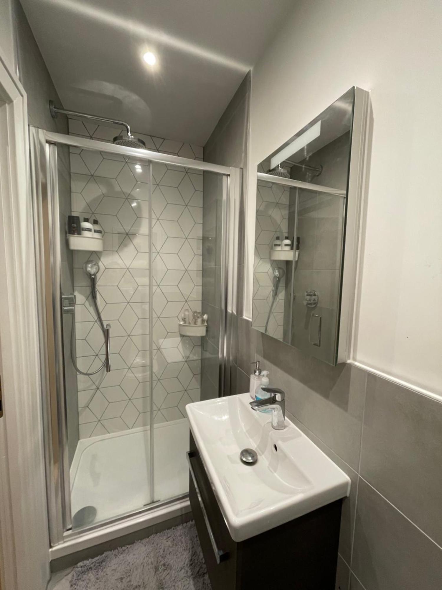 London Heathrow Airport Apartment Voyager House Terminal 12345 - Ev Electric And Parking Available Ґіллінґдон Екстер'єр фото